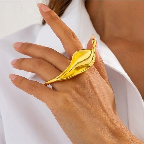 New ZARA Maxi Leaf Ring In Gold - Picture 7 of 10